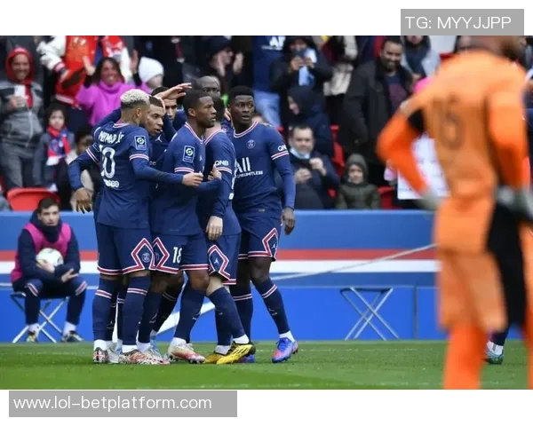 欧冠激战巴黎圣日耳曼与AC米兰握手言和争议判罚引发热议